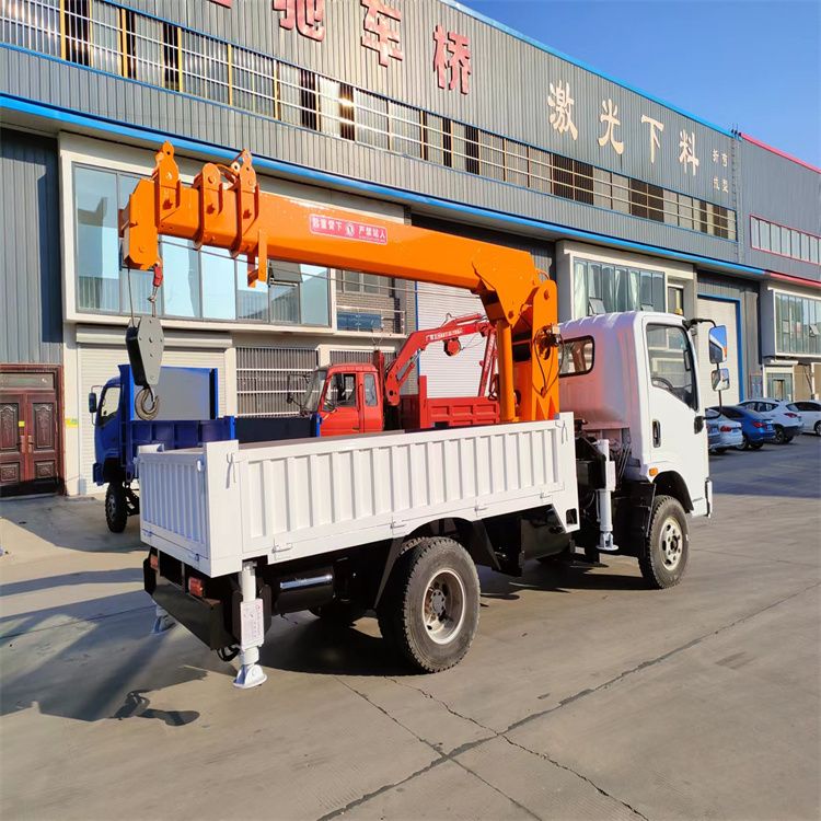 东河区三轮随车吊定制 农用改装机自备吊中瑞长期出售